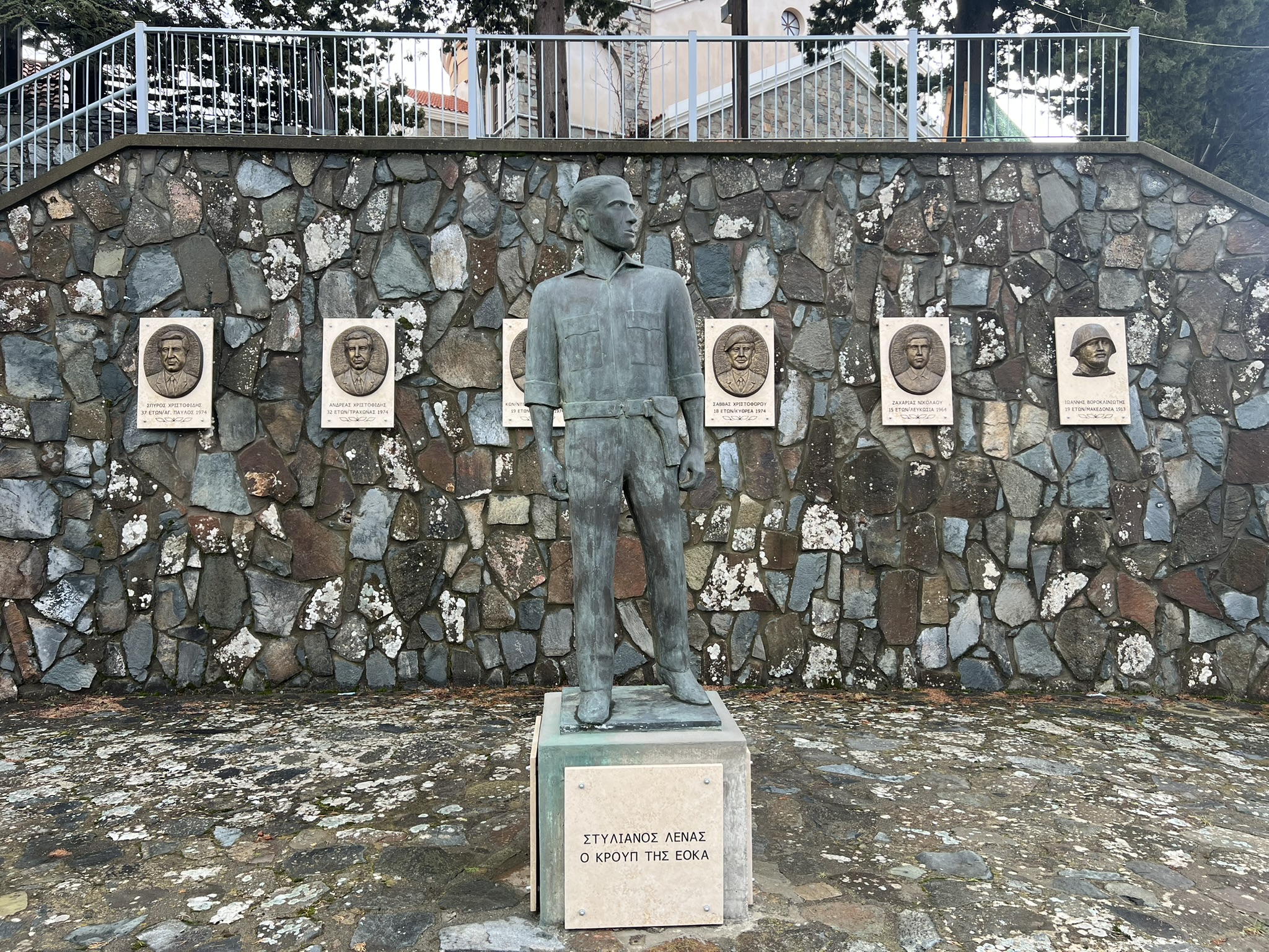 Άγαλμα Στυλιανού Λένα, Χανδριά