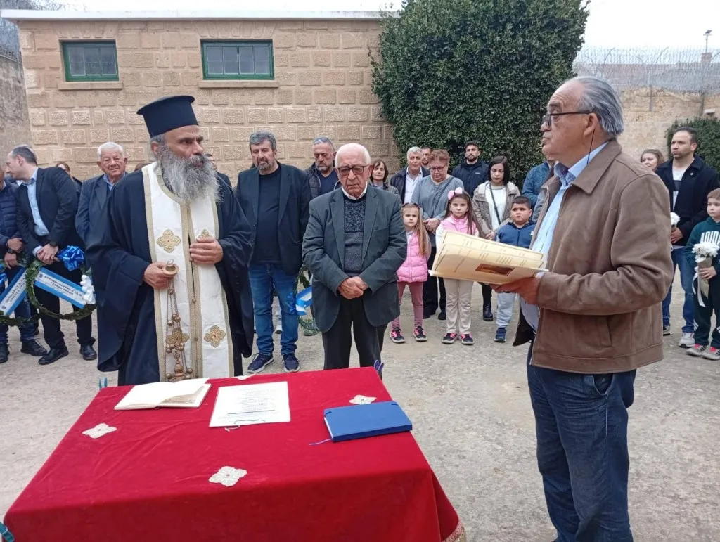 Ετήσιο τρισάγιο στο τάφο του ήρωα Στυλιανού Λένα, Φυλακισμένα Μνήματα